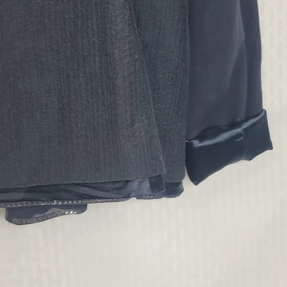 Elie Tahari Navy zippered front mixed media jacket with chain hem - Picture 6 of 8